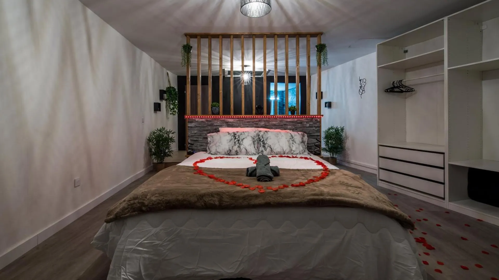 One Love Room Pont-d'Ain Villa